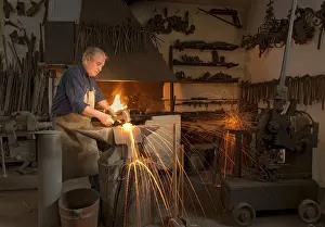 European Traditional Craftsmanship Drucke: Locksmith Ernst Stauder forging
