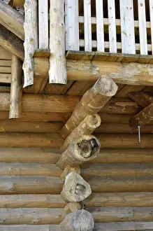 Deserted Timber Building Drucke: Detail of a log cabin