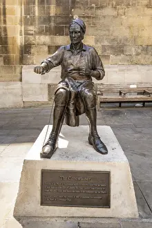 Drucke von London, Vereinigtes Königreich - 16. Mai 2025: Historisches Denkmal zum Ehren des Schuhmacherhandwerks bekannt als The Cordwainer im Stadtzentrum London Drucke: London, Vereinigtes Königreich - 16. Mai 2025