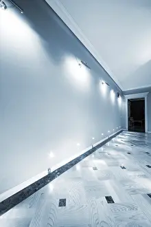Contemporary Architecture Style Drucke: Long and beautiful corridor in a modern flat