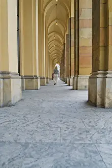 Upper Bavaria Scenic Views Drucke: Long corridor with arches and columns