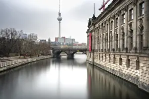 UNESCO World Heritage Site Berlin Drucke: Long exposure of the Spree at the Bode Museum