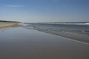 Sandy Coastline Europe Drucke: Long sandy beach with outgoing waves