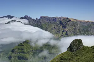 Southern European Landscapes Drucke: Looking across Pinaculo as cloud forms over The Central Mountains on Madeira