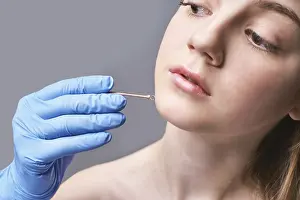 Young Woman Skincare Drucke: Loop device for medical design