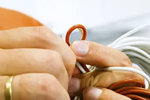 Bilder Datiert 23. April 2024: Electric wire loop print