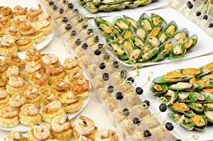 Empty Buffet Table Setup Drucke: A lot of cold snacks on buffet table, catering