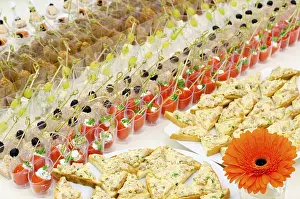 Grocery Store Displays Drucke: A lot of cold snacks and drinks on buffet table