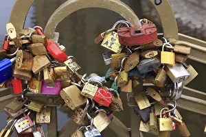 Eternal Love Symbol Drucke: Lover's lock on a railing
