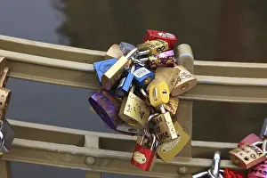 Eternal Love Symbol Drucke: Lover's lock on a railing