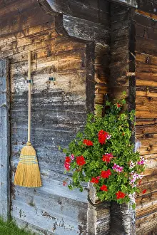Alpine Hut Drucke: Lovingly decorated mountain hut