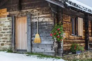 Alpine Hut Drucke: Lovingly decorated mountain hut