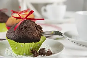 Pastry Photography Still Life Drucke: Lovingly decorated muffins on a coffee table