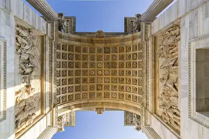 Triumphal Arch Design Drucke: Low angle view of the Arco della Pace