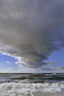 Nature Reserves In Eastern Germany Drucke: Low clouds over the western beach