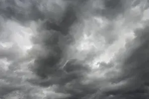 Deserted Scottish Highlands Drucke: Low hanging dense clouds, rain clouds