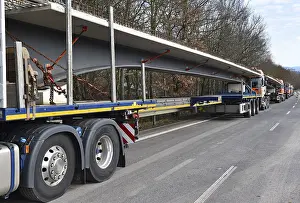 Europe Construction Work Drucke: Low loader, transporting bridge parts