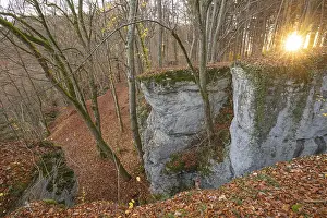 Low Sun Autumn Landscape Drucke: Low sun illuminates the rocks