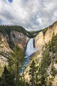 Lower Falls Drucke: Lower Falls, waterfall in a gorge