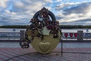 Urban Environment Russia Drucke: Lucklocks on a art installation
