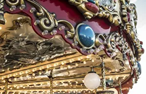 Deserted Theme Park Drucke: Luna Park lights close up