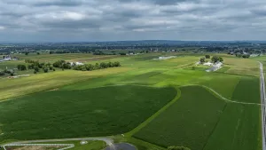 Agricultural Landscape Photo Drucke: Lush fields stretch across the landscape