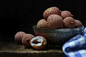 Exotic Fruit Bowl Drucke: Lychee, lychees in peel