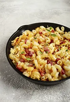 Macaroni With Cheese And Bacon Drucke: Macaroni with cheese and bacon