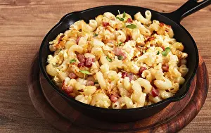Cheesy Macaroni Recipe Drucke: Macaroni with cheese and bacon