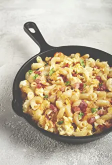 Macaroni With Cheese And Bacon Drucke: Macaroni with cheese and bacon
