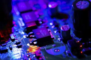 Macro Close Up Drucke: Macro Close up of components and microchips on PC circuit board