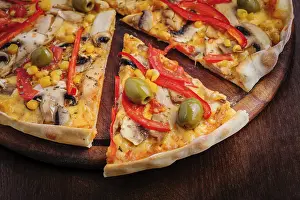Italian Meal Drucke: Macro closeup of pizza with mozzarella