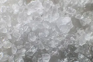 Food Photography Macro Drucke: Macro view of crystals of table salt