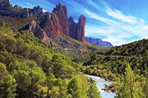 Eroded Rock Formations Drucke: The magnificent Mallets of Riglos