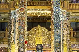 Southeast Asia Temple Complex Drucke: Main chedi (Phra That)