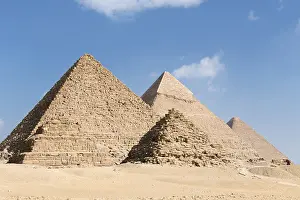 Egyptian Landmarks Drucke: The three main pyramids with two of the three queen's pyramids in the foreground