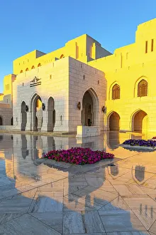 Western Asia Travel Destinations Drucke: The main square in front of the Royal Opera in the evening light