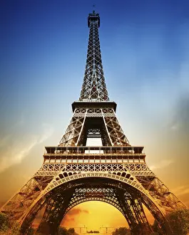 Eiffel Tower Paris Drucke: The majestic Eiffel tower