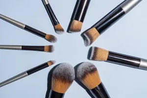 Personal Hygiene Goods Drucke: Make up brush sets arranged in a circle on blue background
