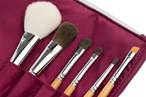 Studio Photography Equipment Drucke: Make up brushes of different size and type in a vionous case object isolated shot on white