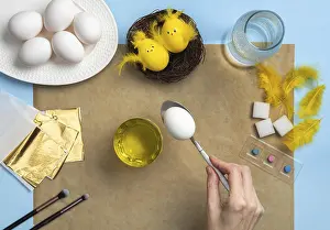 Chick From Eggs Tutorial Drucke: How to make a chick from eggs for Easter decor