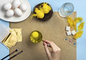 Handmade Easter Decorations Drucke: How to make a chick from eggs for Easter decor