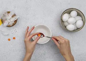 Easter Egg Chick Decoration Drucke: How to make a chick from eggs for Easter decor