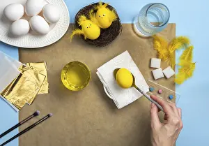 Easter Tradition Decorative Items Drucke: How to make a chick from eggs for Easter decor