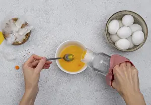 Easter Egg Chick Decoration Drucke: How to make a chick from eggs for Easter decor