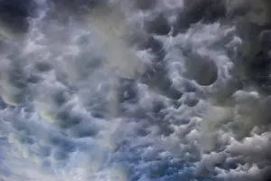 Cloudy Weather Europe Drucke: Mammatus clouds, dramatic cloud atmosphere