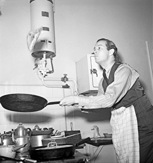 Retro Kitchen Appliances Drucke: Man of the 1940s