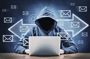 Data Security Threats Drucke: man on a computer sending spam mail