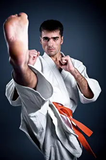 Fitness Studio Photo Shoot Drucke: Man doing a high karate kick