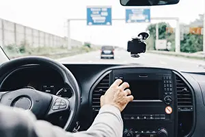 Empty Road Traffic Scene Drucke: Man driving his car on the freeway